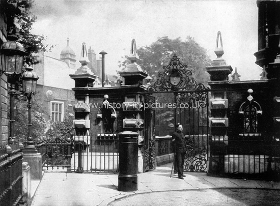 The Gateway, Staple Inn, Holbron, London. c.1890's.